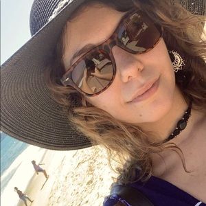 Meet your Posher, Danielle